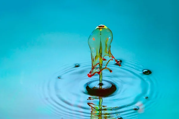 Shape of falling drops — Stock Photo, Image