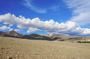 Bulutlar üzerinde Altay Bozkır ve dağlarda yaz