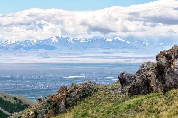 Точки зору Південно-Chuia гірського ланцюга — стокове фото