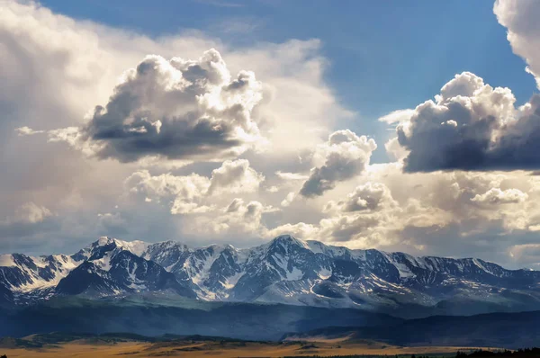 Vista panorâmica da estepe e das montanhas de Altai — Fotografia de Stock