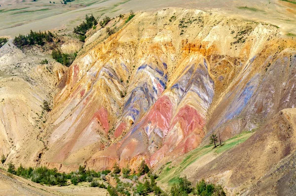 Suelo multicolor de mercurio ocurre en la estepa de Altai — Foto de Stock