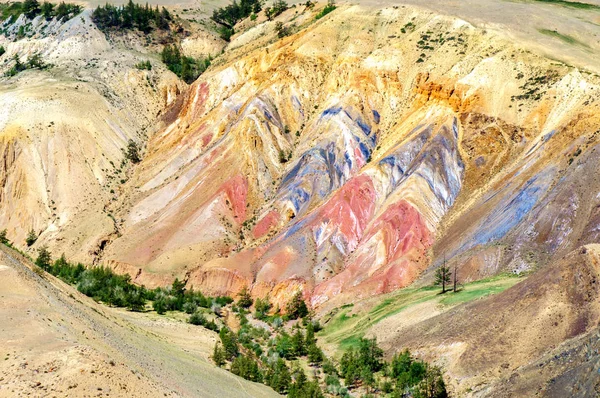 Mehrfarbiger Boden Mit Quecksilbervorkommen Der Altai Steppe Nahe Kyzyl Kinn Stockbild