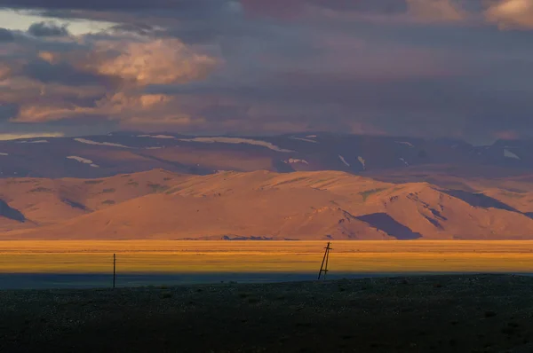 Malerischer Sonnenuntergang Und Sonnenaufgang Der Bergigen Region Des Altai — Stockfoto