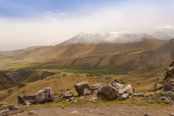 Dzhily-Su.North Kafkasya'ya dağlar taşlar — Stok fotoğraf