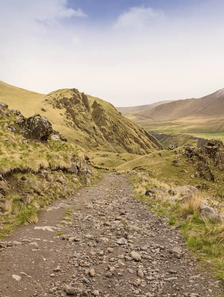 Route dans les montagnes.La frontière naturelle Dzhily-Su. Caucase du Nord — Photo