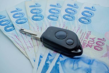 Türk Lirası banknot ve izole arka plan tuşlar