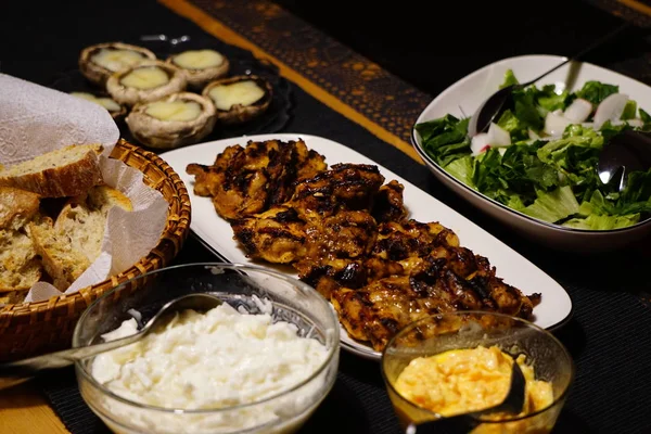 Pollo Asado Mushoom Bqq Sin Humo Casa Imagen Sincera — Foto de Stock