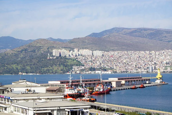 2018年3月20日伊兹密尔 土耳其 伊兹密尔港与一艘船 从上面看 — 图库照片