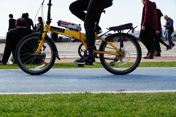 Мая 2019 Измир Турция Складной Велосипед Проходит Велосипедной Дороге — стоковое фото