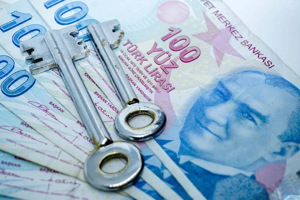 Türk Lirası banknot ve izole arka plan tuşlar