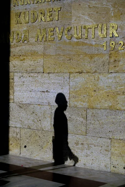 Anitkabir Seremonisi Nöbetçi Asker Gölgesi Anıtın Üzerinde — Stok fotoğraf
