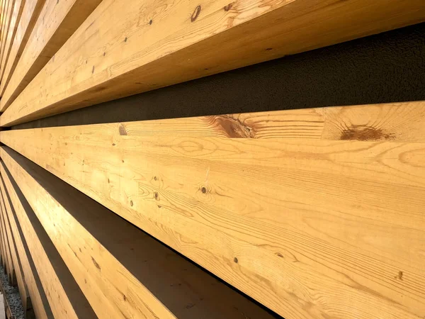 Eskisehir 'deki modern müzenin tahta kirişleri.