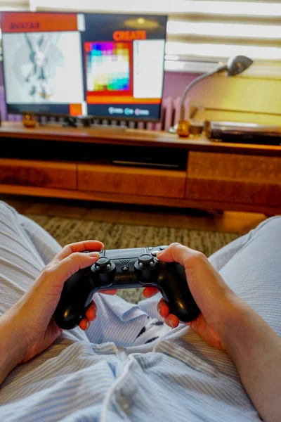 März 2020 Eskisehir Türkei Ps4 Gamepad Frauenhand Hause — Stockfoto