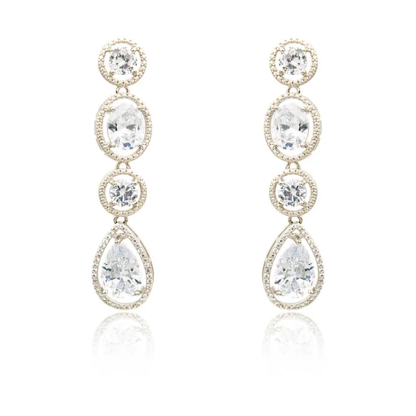 실버 다이아몬드 귀걸이 흰색 절연의 쌍 — 스톡 사진