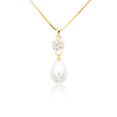 Elmas kolye üzerinde beyaz izole