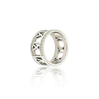 Beyaz izole gümüş elmas yüzük