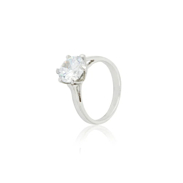 Elszigetelt fehér gyémánt ezüst gyűrű — Stock Fotó