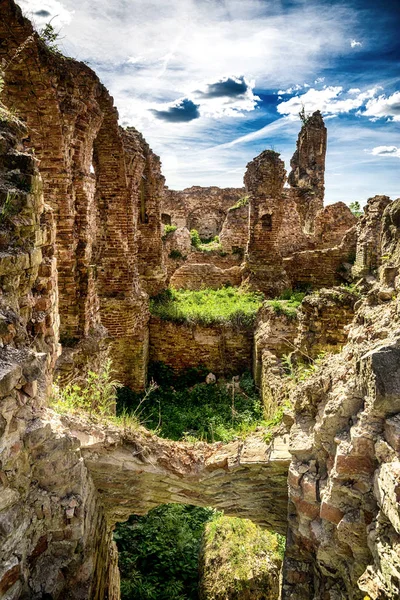 Ruïnes van het oude kasteel — Stockfoto