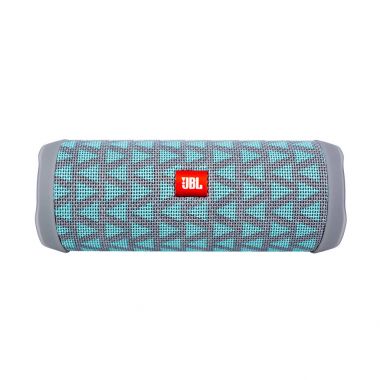 Minsk, Beyaz Rusya - Eylül 1, 2017: üzerinde izole Jbl bluetooth sözcü 