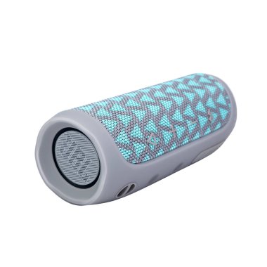 Minsk, Beyaz Rusya - Eylül 1, 2017: üzerinde izole Jbl bluetooth sözcü 