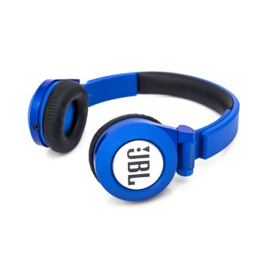 Minsk, Beyaz Rusya - Eylül 1, 2017: beyaz izole Jbl kulaklık