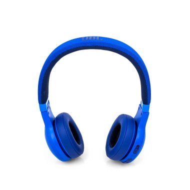 Minsk, Beyaz Rusya - Eylül 1, 2017: beyaz izole Jbl kulaklık