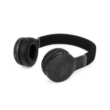 Minsk, Beyaz Rusya - Eylül 1, 2017: beyaz izole Jbl kulaklık