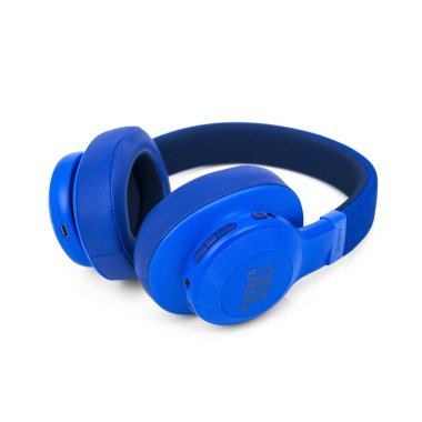 Minsk, Beyaz Rusya - Eylül 1, 2017: beyaz izole Jbl kulaklık