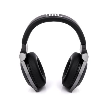 Minsk, Beyaz Rusya - Eylül 1, 2017: beyaz izole Jbl kulaklık