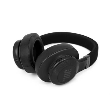 Minsk, Beyaz Rusya - Eylül 1, 2017: beyaz izole Jbl kulaklık