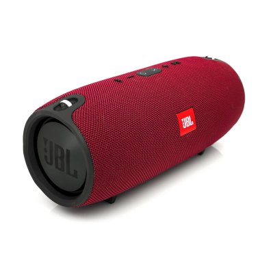 Minsk, Beyaz Rusya - Eylül 1, 2017: üzerinde izole Jbl bluetooth sözcü 