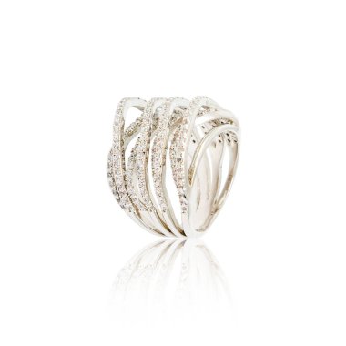 Beyaz izole gümüş elmas yüzük