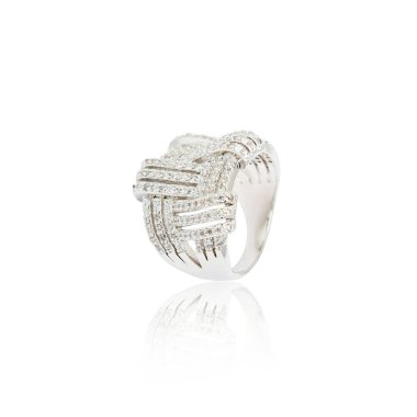 Beyaz izole gümüş elmas yüzük