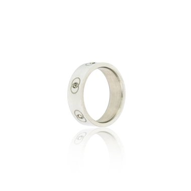 Beyaz izole gümüş elmas yüzük