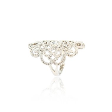 Beyaz izole gümüş elmas yüzük