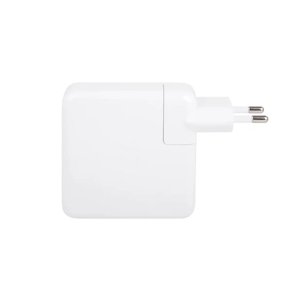 Minsk, Belarus - 5 de outubro de 2017: Adaptador de energia USB-C feito pela Apple — Fotografia de Stock