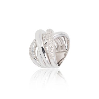 Beyaz izole gümüş elmas yüzük