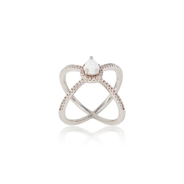 Elszigetelt fehér gyémánt ezüst gyűrű — Stock Fotó