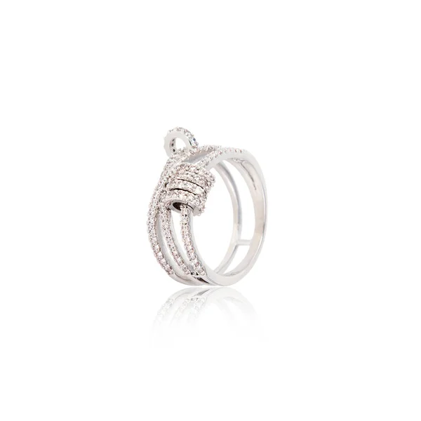 Ασημένια διαμαντένιο δαχτυλίδι που απομονώνονται σε λευκό — Φωτογραφία Αρχείου