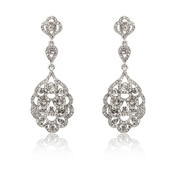 Paar silberne Diamant-Ohrringe isoliert auf weiß — Stockfoto