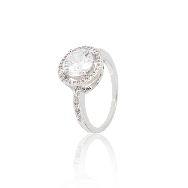Anello diamante argento isolato su bianco — Foto Stock