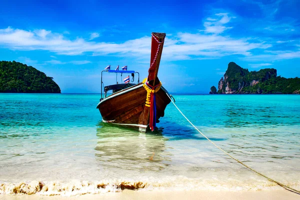Phi Phi Adalarında Tayland Geleneksel Uzun Kuyruklu Teknesi Tayland - Stok İmaj