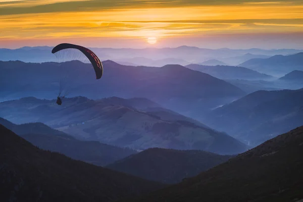 Paraglide and the sunrise — Stock Photo, Image