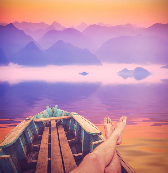 Adam zevk gündoğumu yukarıda puslu zirveleri