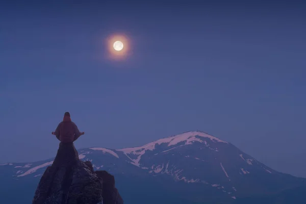 Meditación luz de luna llena — Foto de Stock