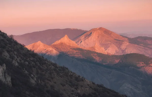 Red light on a mountain hills — Stock Photo, Image