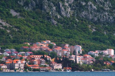 Köy Dobrota sahil Boka Kotor Körfezi