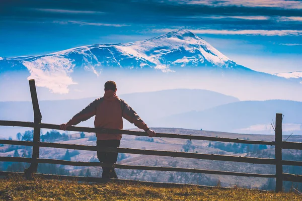 Užijte si karpatského horského údolí. Instagram stylizace — Stock fotografie