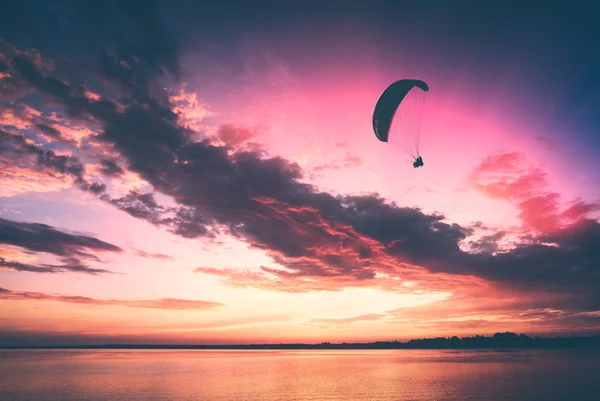 Vliegen boven de zee. Instagram gestileerde — Stockfoto