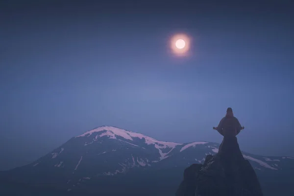 Luz de meditação de lua cheia. Estilização Instagram — Fotografia de Stock